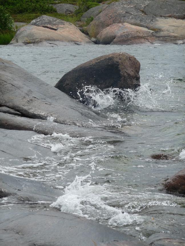 Björkö - Felsen am Wasser